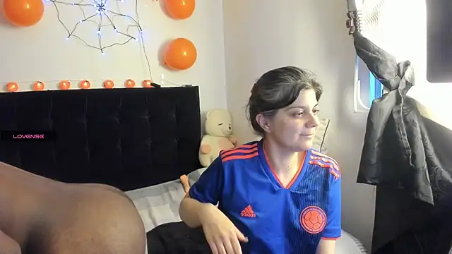 Snapshot of Yin_yang_hot chatting on 10/22/25, 10:31 Yin yang hot online show from 10/22/25, 10:31