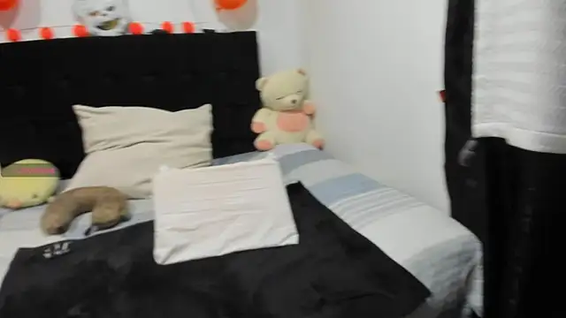 Snapshot of Yin_yang_hot chatting on 10/24/25, 11:28 Yin yang hot online show from 10/24/25, 11:28