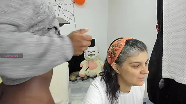 Snapshot of Yin_yang_hot chatting on 10/28/25, 10:12 Yin yang hot online show from 10/28/25, 10:12