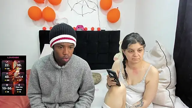 Snapshot of Yin_yang_hot chatting on 10/31/25, 10:38 Yin yang hot online show from 10/31/25, 10:38