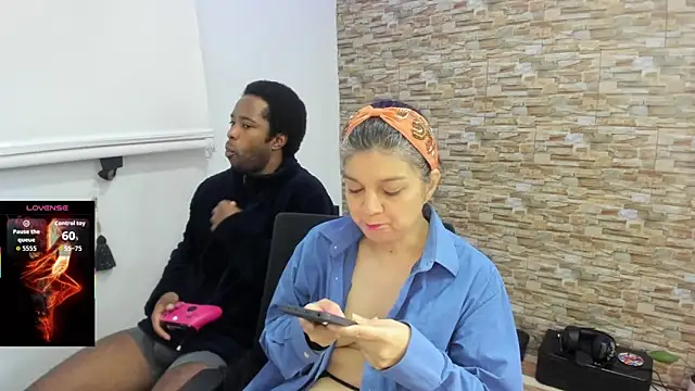 Snapshot of Yin_yang_hot chatting on 11/17/25, 03:12 Yin yang hot online show from 11/17/25, 03:12