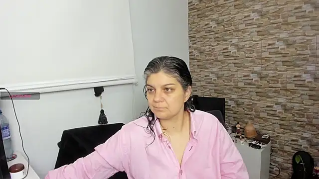 Snapshot of Yin_yang_hot chatting on 11/21/25, 03:27 Yin yang hot online show from 11/21/25, 03:27