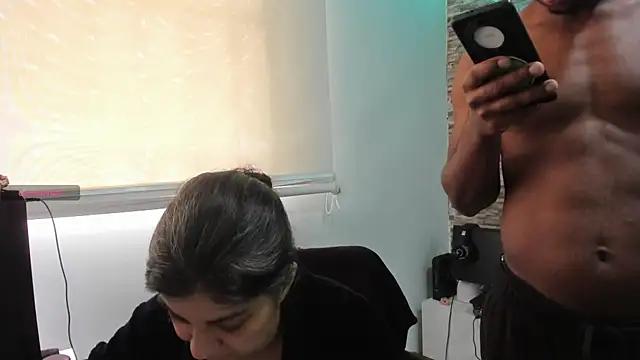 Snapshot of Yin_yang_hot chatting on 11/23/25, 03:45 Yin yang hot online show from 11/23/25, 03:45