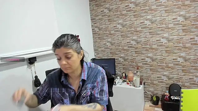 Snapshot of Yin_yang_hot chatting on 11/25/25, 03:39 Yin yang hot online show from 11/25/25, 03:39