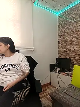 Snapshot of Yin_yang_hot chatting on 11/26/25, 04:19 Yin yang hot online show from 11/26/25, 04:19