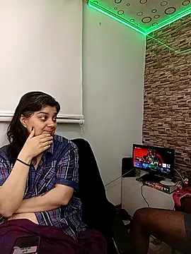 Snapshot of Yin_yang_hot chatting on 11/28/25, 04:37 Yin yang hot online show from 11/28/25, 04:37