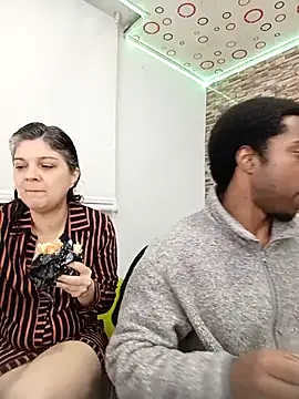 Snapshot of Yin_yang_hot chatting on 12/04/25, 03:38 Yin yang hot online show from 12/04/25, 03:38