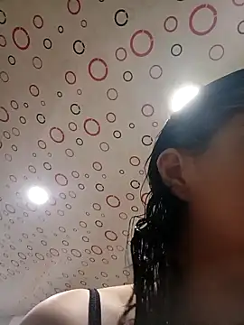 Snapshot of Yin_yang_hot chatting on 12/15/25, 12:04 Yin yang hot online show from 12/15/25, 12:04