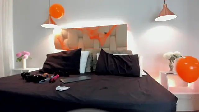 Angelina Roa online show from 11/04/25, 02:16