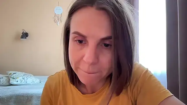 AnnieLove7722 online show from 06/18/26, 02:32