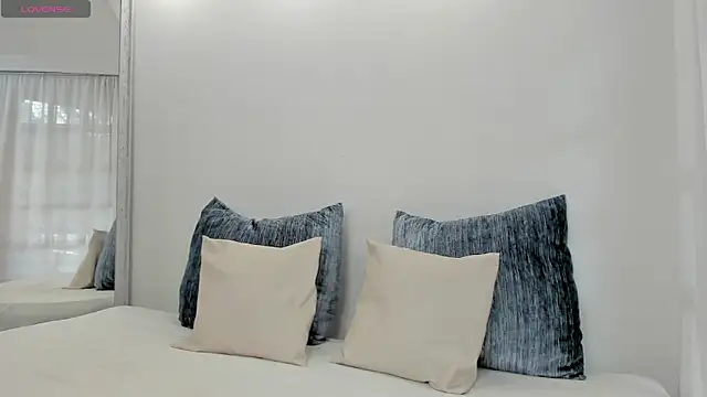 sofi laane online show from 11/16/25, 12:33