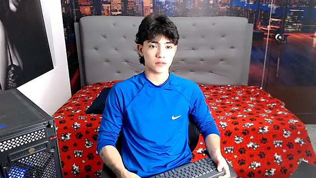 Snapshot of RomeoMillerr chatting on 07/18/26, 12:15 RomeoMillerr online show from 07/18/26, 12:15