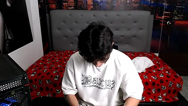 Snapshot of RomeoMillerr chatting on 07/18/26, 10:02 RomeoMillerr online show from 07/18/26, 10:02