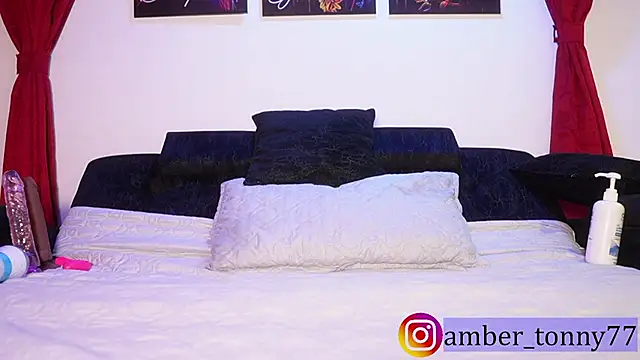 Snapshot of amber_tonny77 chatting on 11/22/25, 09:08 amber tonny77 online show from 11/22/25, 09:08