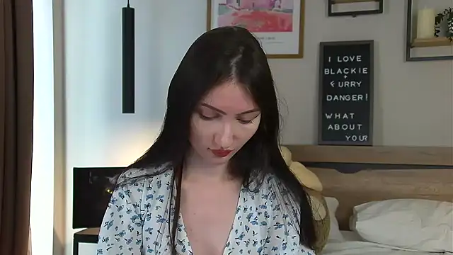 Snapshot of AnaMoonlight chatting on 05/19/26, 11:05 AnaMoonlight online show from 05/19/26, 11:05