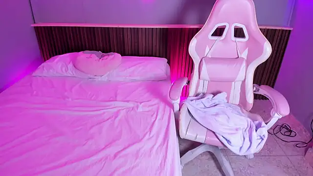 Athenea  fox online show from 04/14/26, 12:11