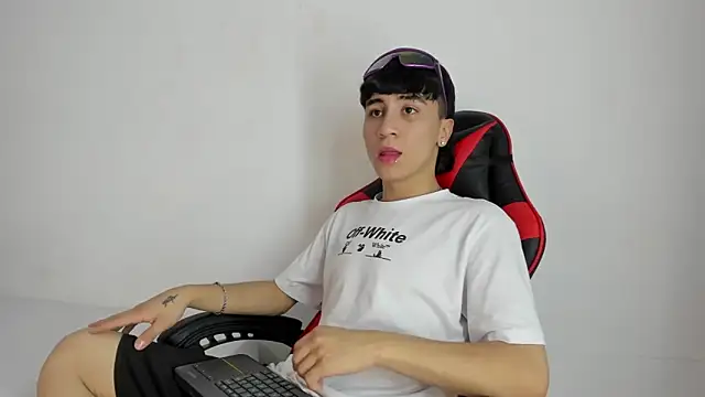 Snapshot of XaanderGrey chatting on 10/01/25, 07:42 XaanderGrey online show from 10/01/25, 07:42