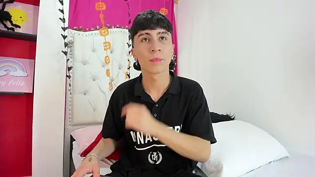 Snapshot of XaanderGrey chatting on 10/05/25, 08:18 XaanderGrey online show from 10/05/25, 08:18