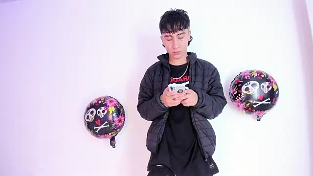 Snapshot of XaanderGrey chatting on 10/08/25, 07:11 XaanderGrey online show from 10/08/25, 07:11