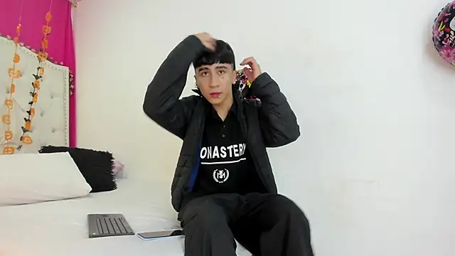 Snapshot of XaanderGrey chatting on 10/10/25, 07:13 XaanderGrey online show from 10/10/25, 07:13