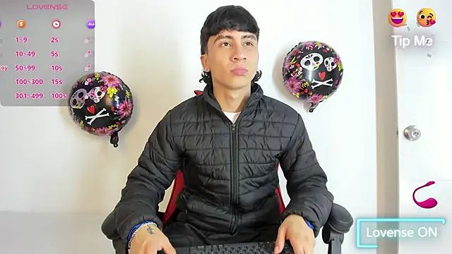 Snapshot of XaanderGrey chatting on 10/18/25, 07:36 XaanderGrey online show from 10/18/25, 07:36