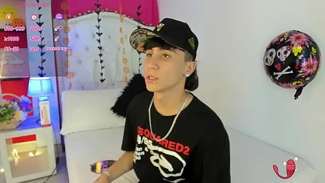 Snapshot of XaanderGrey chatting on 10/24/25, 07:32 XaanderGrey online show from 10/24/25, 07:32