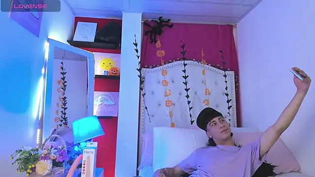 Snapshot of XaanderGrey chatting on 10/30/25, 07:58 XaanderGrey online show from 10/30/25, 07:58