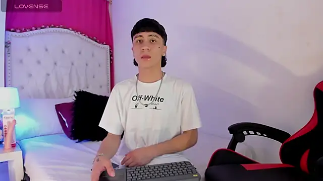 Snapshot of XaanderGrey chatting on 11/05/25, 07:36 XaanderGrey online show from 11/05/25, 07:36