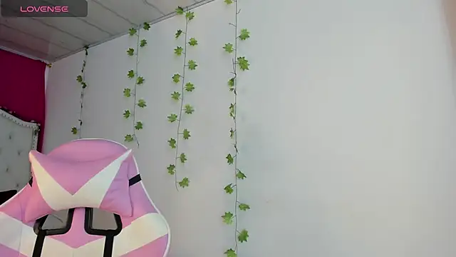 Snapshot of XaanderGrey chatting on 12/15/25, 07:18 XaanderGrey online show from 12/15/25, 07:18