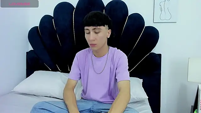 Snapshot of XaanderGrey chatting on 12/19/25, 06:15 XaanderGrey online show from 12/19/25, 06:15