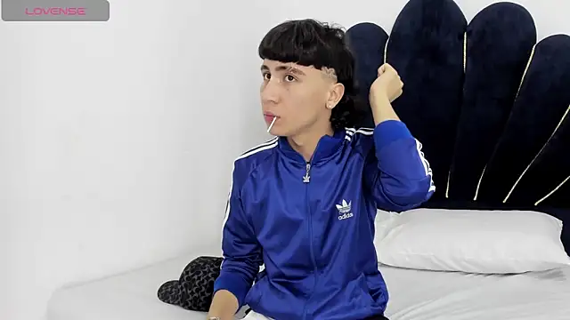 Snapshot of XaanderGrey chatting on 12/20/25, 06:48 XaanderGrey online show from 12/20/25, 06:48