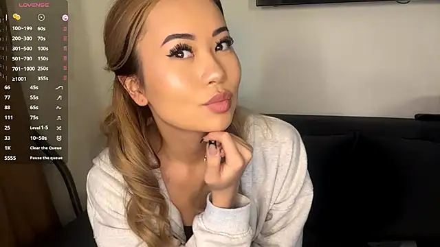 Ur neighbor Kira online show from 03/01/26, 12:51