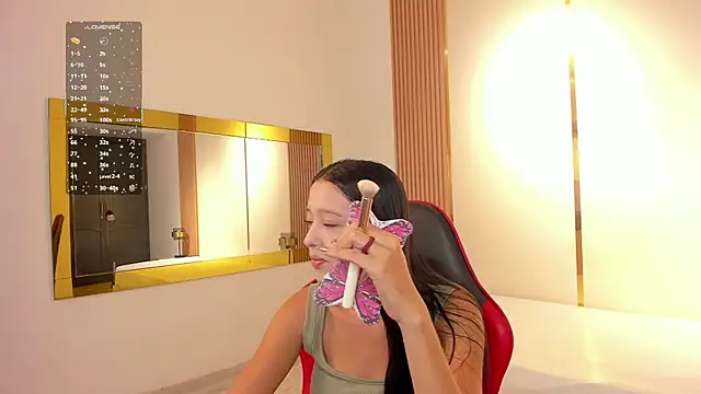 Snapshot of EmmiHops chatting on 11/24/25, 12:38 EmmiHops online show from 11/24/25, 12:38