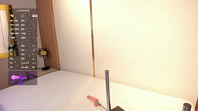 Snapshot of EmmiHops chatting on 11/25/25, 01:11 EmmiHops online show from 11/25/25, 01:11