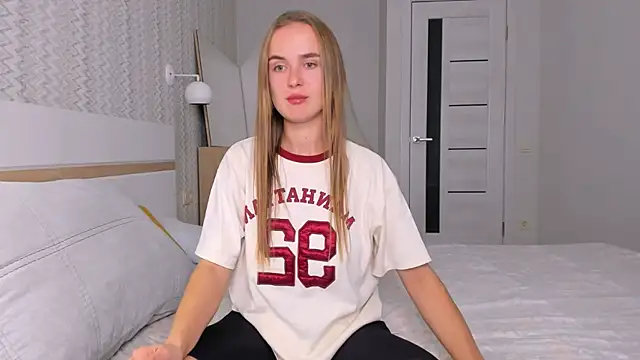 LilMary  online show from 10/12/25, 07:57