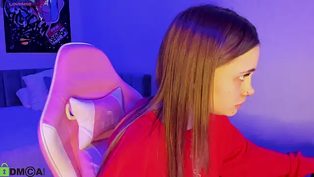 KarinaBroks online show from 12/18/25, 12:00