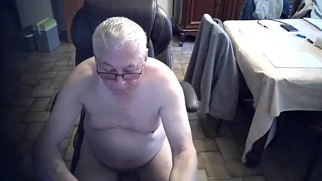 Snapshot of Alain633 chatting on 10/05/25, 04:16 Alain633 online show from 10/05/25, 04:16