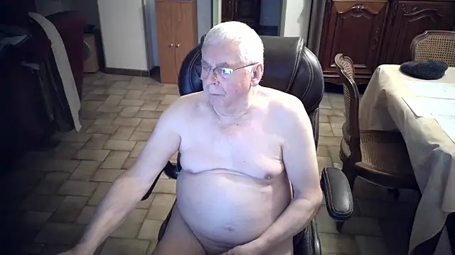 Snapshot of Alain633 chatting on 01/09/26, 03:48 Alain633 online show from 01/09/26, 03:48