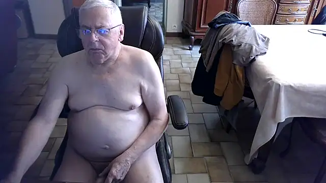 Snapshot of Alain633 chatting on 02/13/26, 10:11 Alain633 online show from 02/13/26, 10:11