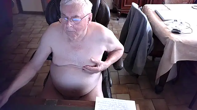 Snapshot of Alain633 chatting on 03/04/26, 02:34 Alain633 online show from 03/04/26, 02:34