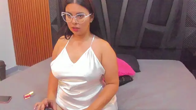 Snapshot of Valka_Ross chatting on 12/15/25, 11:31 Valka Ross online show from 12/15/25, 11:31