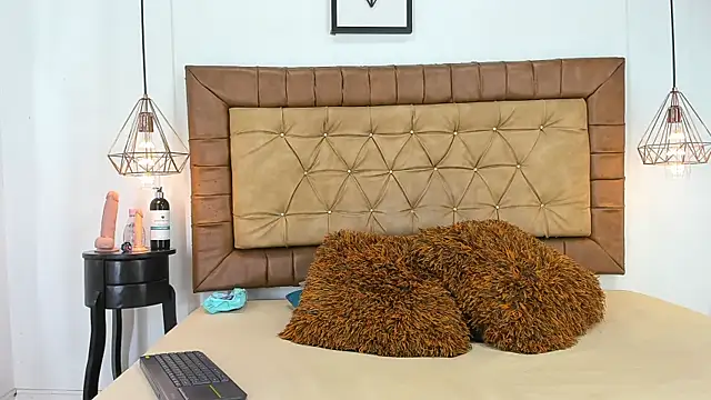 Snapshot of hannarose1208 chatting on 10/14/25, 01:23 hannarose1208 online show from 10/14/25, 01:23