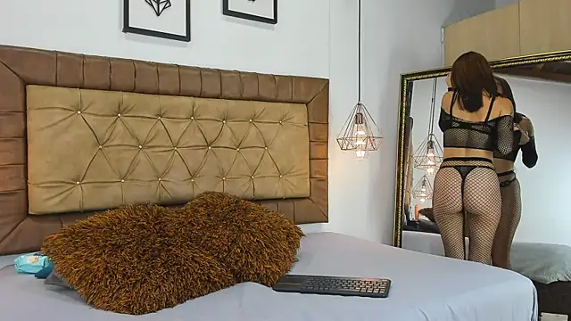 Snapshot of hannarose1208 chatting on 10/23/25, 12:37 hannarose1208 online show from 10/23/25, 12:37