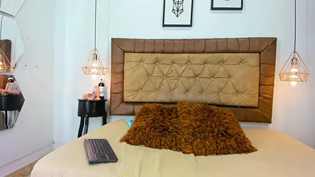 Snapshot of hannarose1208 chatting on 11/06/25, 12:28 hannarose1208 online show from 11/06/25, 12:28