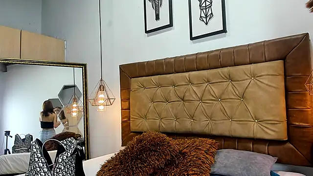 Snapshot of hannarose1208 chatting on 11/28/25, 12:19 hannarose1208 online show from 11/28/25, 12:19