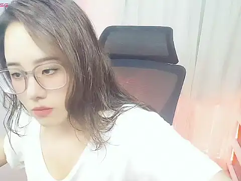Snapshot of NEWONETO chatting on 09/26/25, 04:33 NEWONETO online show from 09/26/25, 04:33