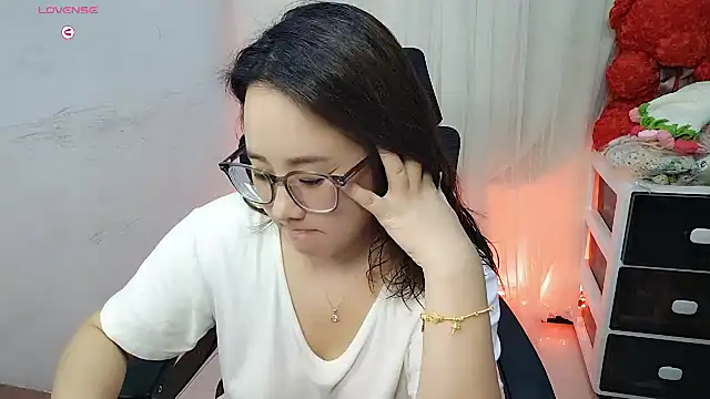 Snapshot of NEWONETO chatting on 10/14/25, 10:49 NEWONETO online show from 10/14/25, 10:49