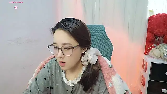 Snapshot of NEWONETO chatting on 10/18/25, 01:41 NEWONETO online show from 10/18/25, 01:41