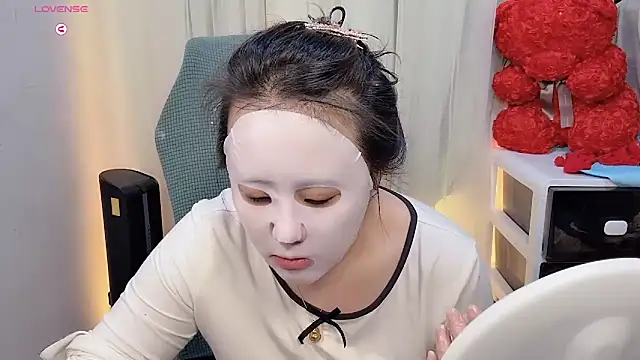 NEWONETO online show from 11/24/25, 01:55