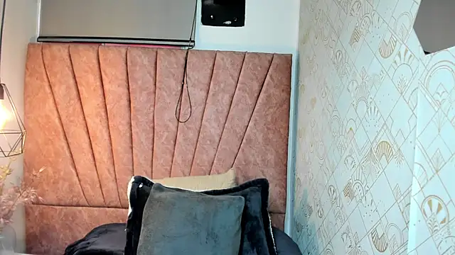 Issa Milf   online show from 11/15/25, 12:13